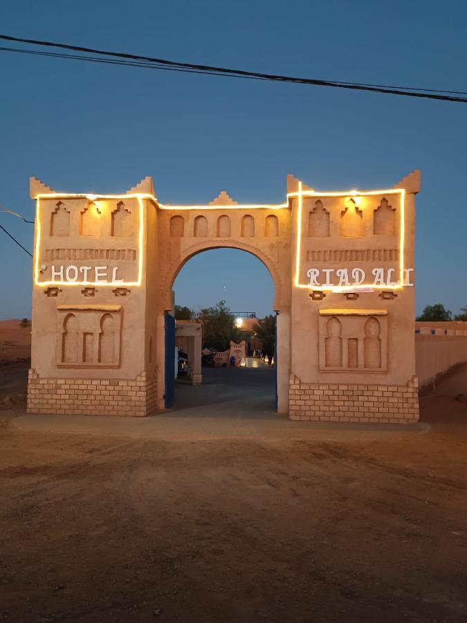 Hotel Riad Ali Merzouga Bagian luar foto