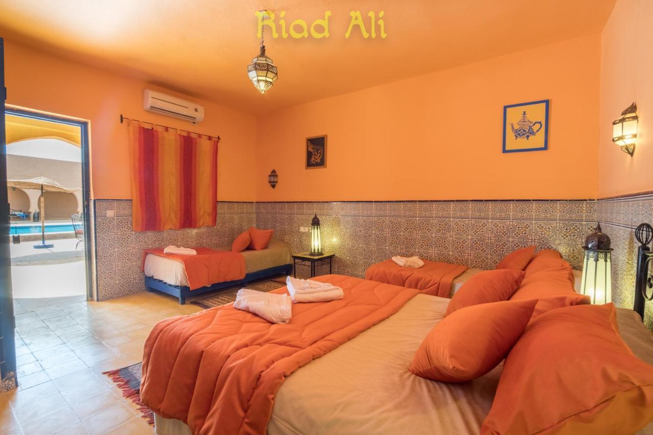 Hotel Riad Ali Merzouga Bagian luar foto